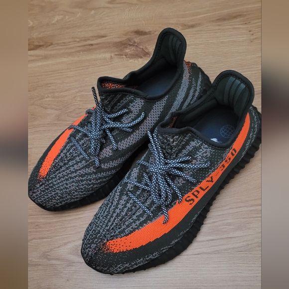 Yeezy Boost 350 V2 “Carbon Beluga “ Sneakers Sz 11